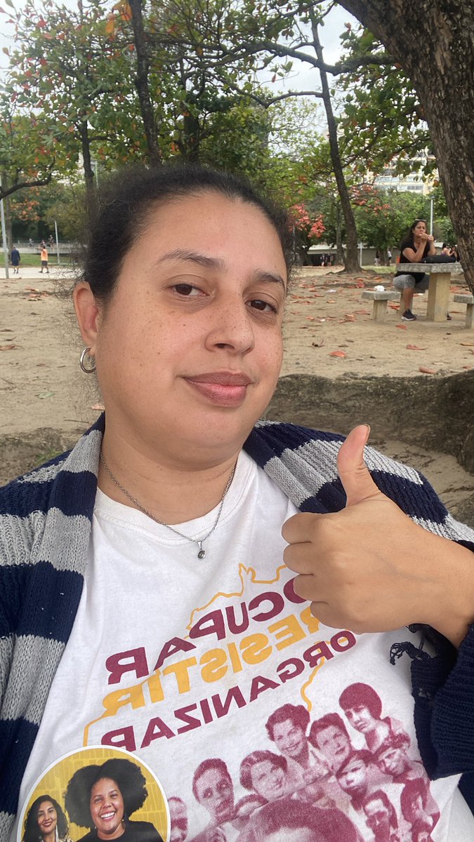 MairismoCultura's tweet photo. Eu /// Minha colinha

Voto em quem eu confiaria a minha vida de olhos fechados, sem nenhum medo. Voto nos meus companheiros de luta, com quem compartilho vitórias, lutas e dores.

Eu já fui de outros partidos e de alguns coletivos.

Nada se compara à UP e ao Olga. https://t.co/1FGurR5Nko