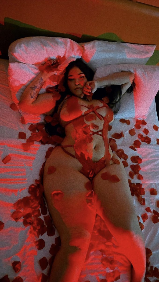 Heartlessqveen_'s tweet photo. If you kiss my neck I am not responsible for what happens next ✨💋🥀 #modeling #latinawoman #CHUDAİ https://t.co/7t1w3TUXbF
