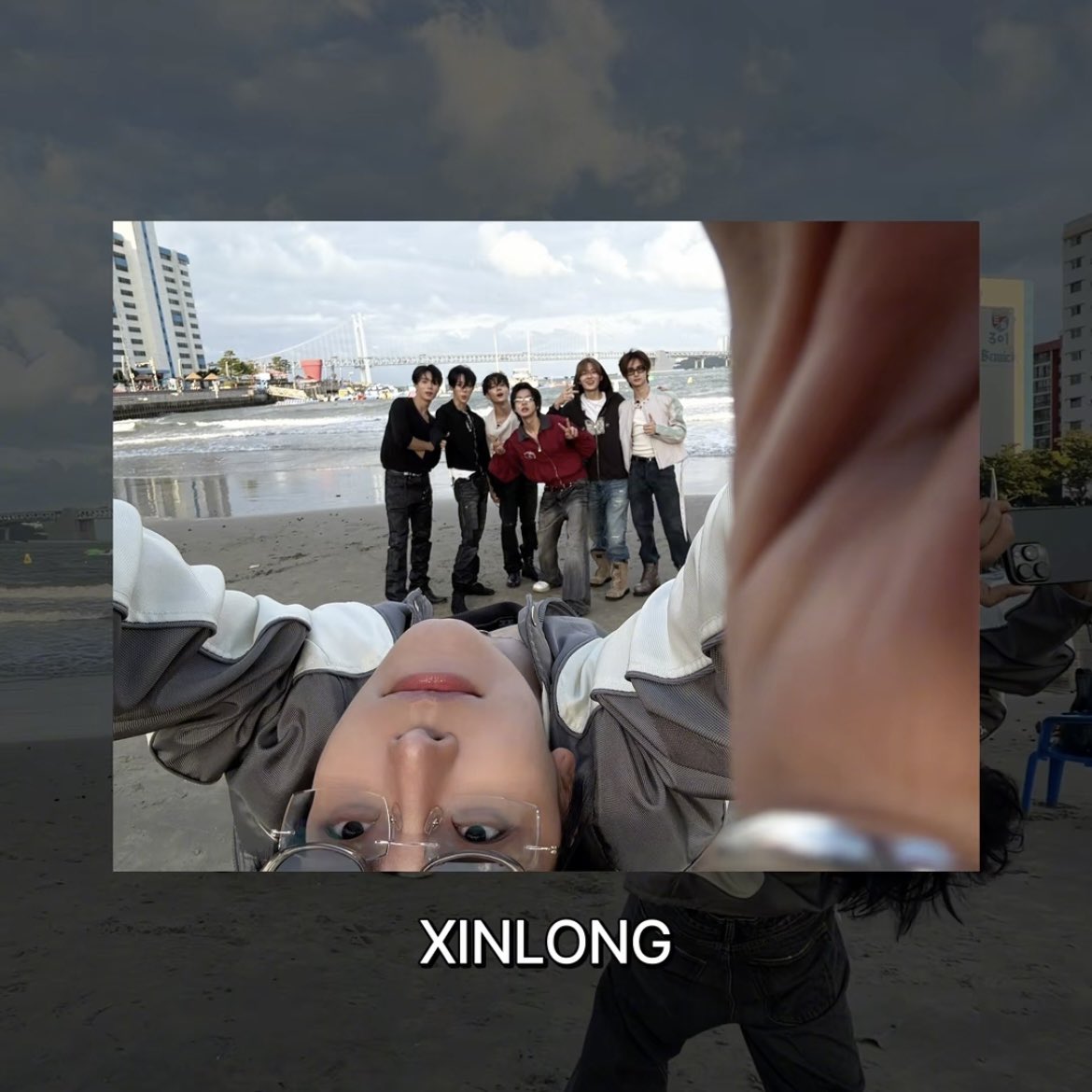 xinlonggu's tweet photo. how the ald1 family takes pics https://t.co/rKtTt6RXxR