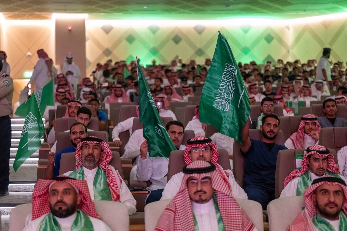 EmarahAlQassim's tweet photo. أشاد سموه بما تضمنه الاحتفال من فعاليات تعكس الاعتزاز بالهوية الوطنية..

سمو #أمير_منطقة_القصيم بحضور سمو نائبه ، يرعى احتفال جامعة القصيم بـ #اليوم_الوطني_السعودي . https://t.co/y8IYblwknG
