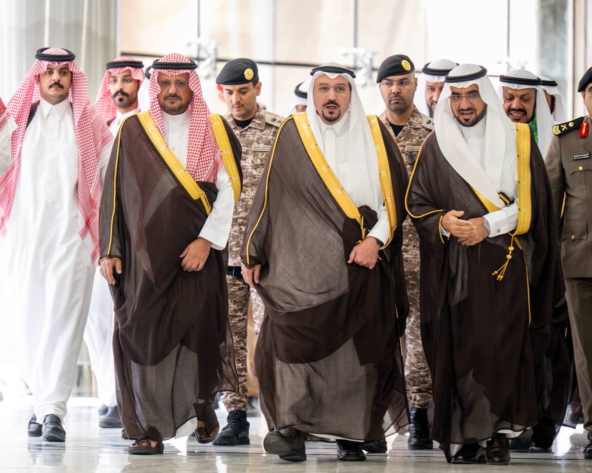 EmarahAlQassim's tweet photo. أشاد سموه بما تضمنه الاحتفال من فعاليات تعكس الاعتزاز بالهوية الوطنية..

سمو #أمير_منطقة_القصيم بحضور سمو نائبه ، يرعى احتفال جامعة القصيم بـ #اليوم_الوطني_السعودي . https://t.co/y8IYblwknG