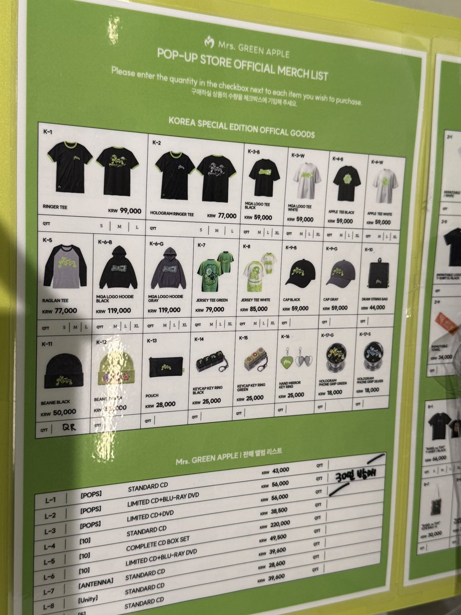 apoo183's tweet photo. 黒のビーニー完売で泣いたｧｱｱｱ😭😭
発送になるから韓国に住所ないと買えない➕WEB販売もないって言われた。

#ミセス #韓国 #ポップアップ https://t.co/TwRTdLE6Y3
