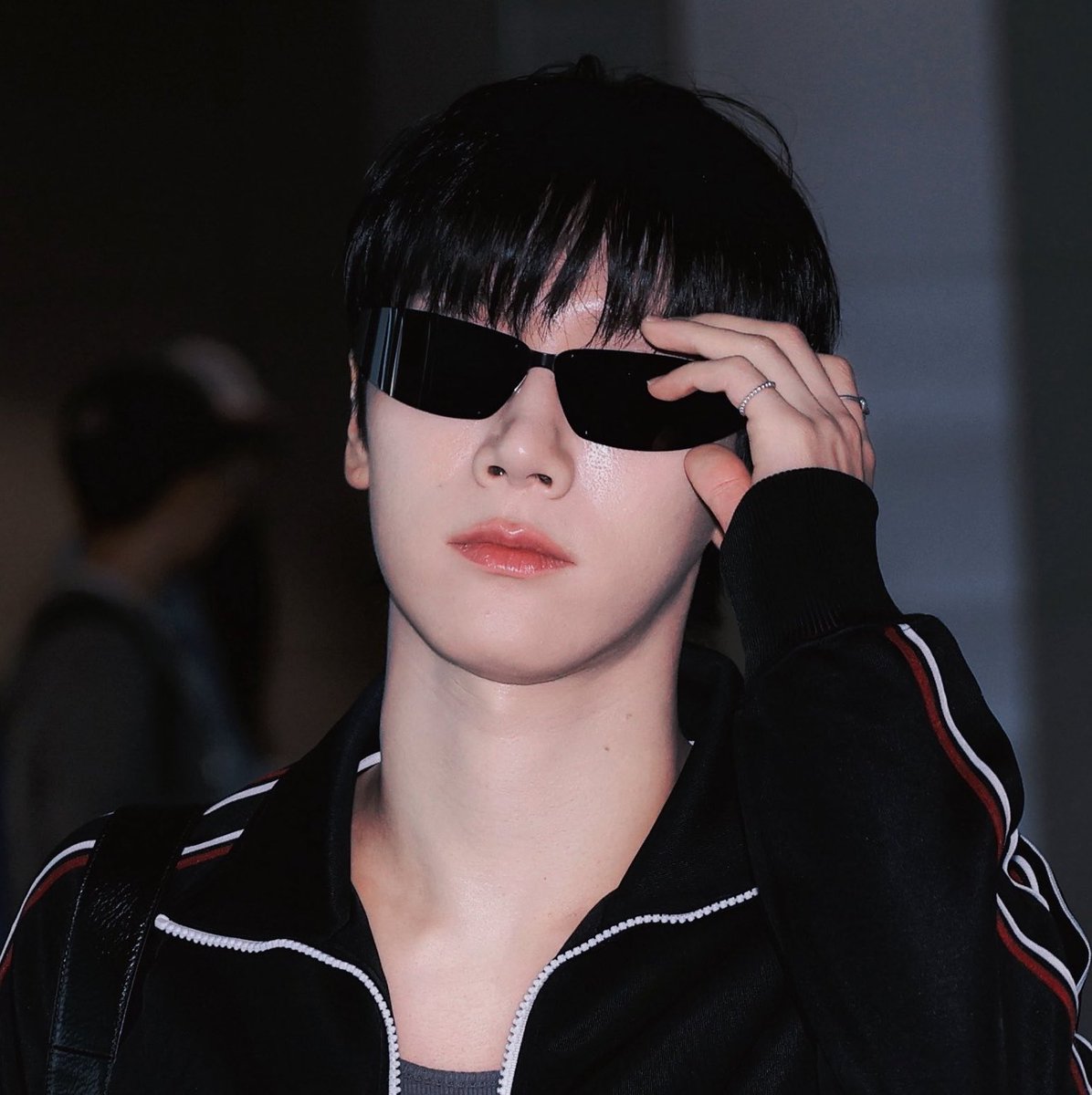 kiploy's tweet photo. คือเพราะทรงแว่นหรอ ทำไมฮีแอบดูกวนดูกึงๆอะ 55555555

#TENtoParisFashionWeek https://t.co/iXWHE4WCIQ