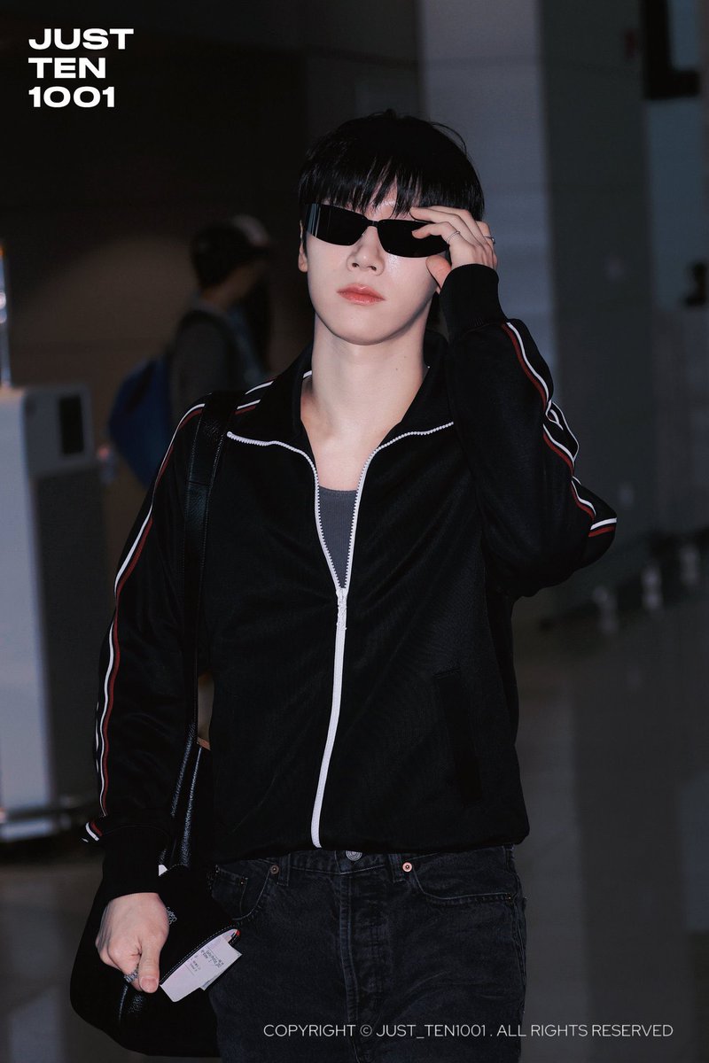 kiploy's tweet photo. คือเพราะทรงแว่นหรอ ทำไมฮีแอบดูกวนดูกึงๆอะ 55555555

#TENtoParisFashionWeek https://t.co/iXWHE4WCIQ