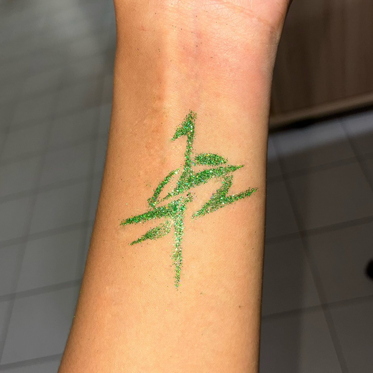 sixfeetmen's tweet photo. a little ✨bling✨ for your REDLINE fit 💚

me, @lunargleams &amp; @annspage_ are giving out FREE GLITTER TATTOOS provided by @goingpretty_ 

📍 Around Indonesia Arena
📅 3 October 2026
⏰ 09:00 - 14:00 (or until we run out of slots)

limited quantities only — come get your sparkle✨ https://t.co/65ps8C3Xta