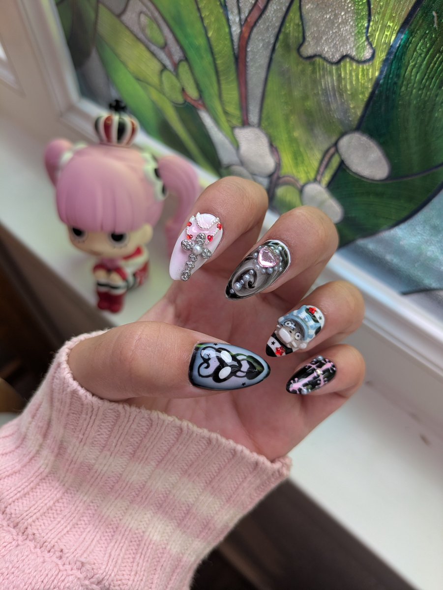 poupeechagrin's tweet photo. new perona nails just dropped https://t.co/xSW0cp4IX3