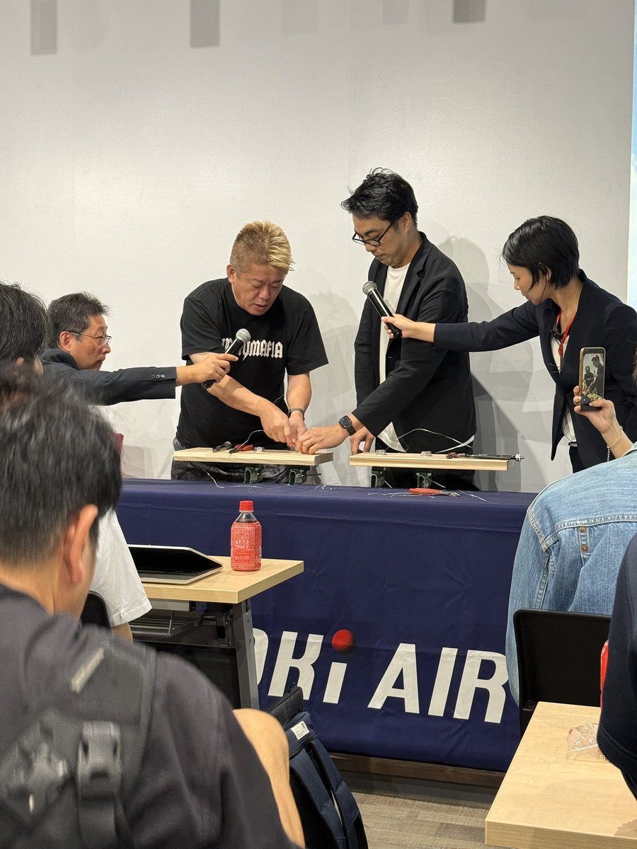 flowplace_uj's tweet photo. 参加しました！

ホリエモンさんがサービス精神旺盛で最後の写真撮影で左右に向いてくれて手を振ってくれました👋

取締役としてトキエアの事をきちんと伝えてる姿に感銘しました。

10月にトキエアで神戸へ行く事にしました✈️
今から楽しみです✨

#トキエア買ってみた
#トキエア https://t.co/unqzfoUZZX