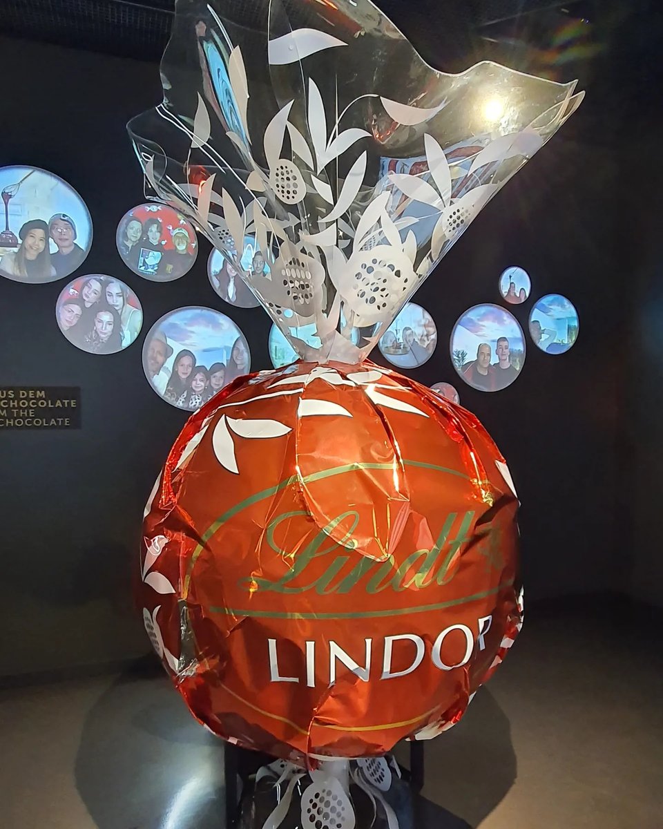 obethbaltaxar's tweet photo. 🍫🍫🍫🇨🇭👫❤️
#lindt #lindor #schokolade #chocolate #sweetlove #zurich #switzerland #betogether #lindthomeofchocolate https://t.co/qe4s2Pl6D4
