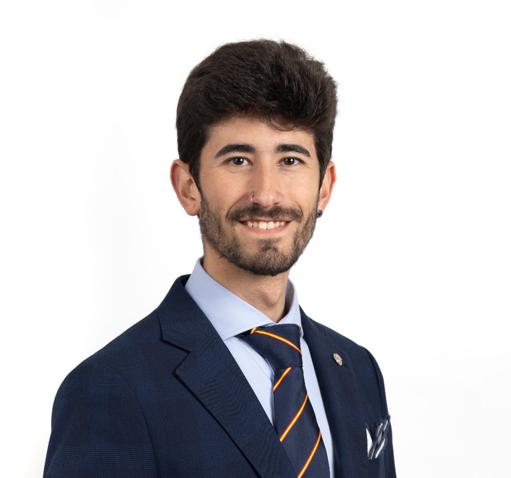 anaalonsogonza1's tweet photo. Aitor Navarro Horna, se llama este cargo público y esta es su cara, por si lo veis y queréis dedicarle algún saludo. https://t.co/jXDIcPth8M