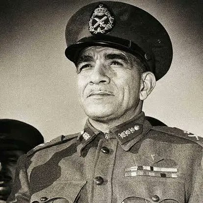 abseda's tweet photo. "وعلى ذلك فقد قمنا بتطهير أنفسنا، وتولى أمرنا في داخل الجيش رجال نثق في قدرتهم وفي خلقهم وفي وطنيتهم"

الله يرحم الرئيس الراحل اللواء محمد بك نجيب كان راجل طيب اوى https://t.co/LF1eaIKTGD