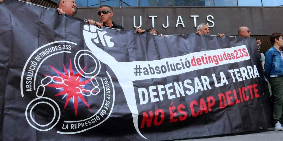 AlertaSolidaria's tweet photo. ⚠️ Amnistia CDRs: pilota endavant, un cop més!

L'Audiència Nacional demana ara a les parts que es tornin a pronunciar sobre l'amnistia als CDRs de l'Operació Judes @Detingudes23S 

❌ Quan ja estava tot debatut, un nou tràmit per allargar el patiment. Ja n'hi ha prou!!! https://t.co/RoecapX2oT