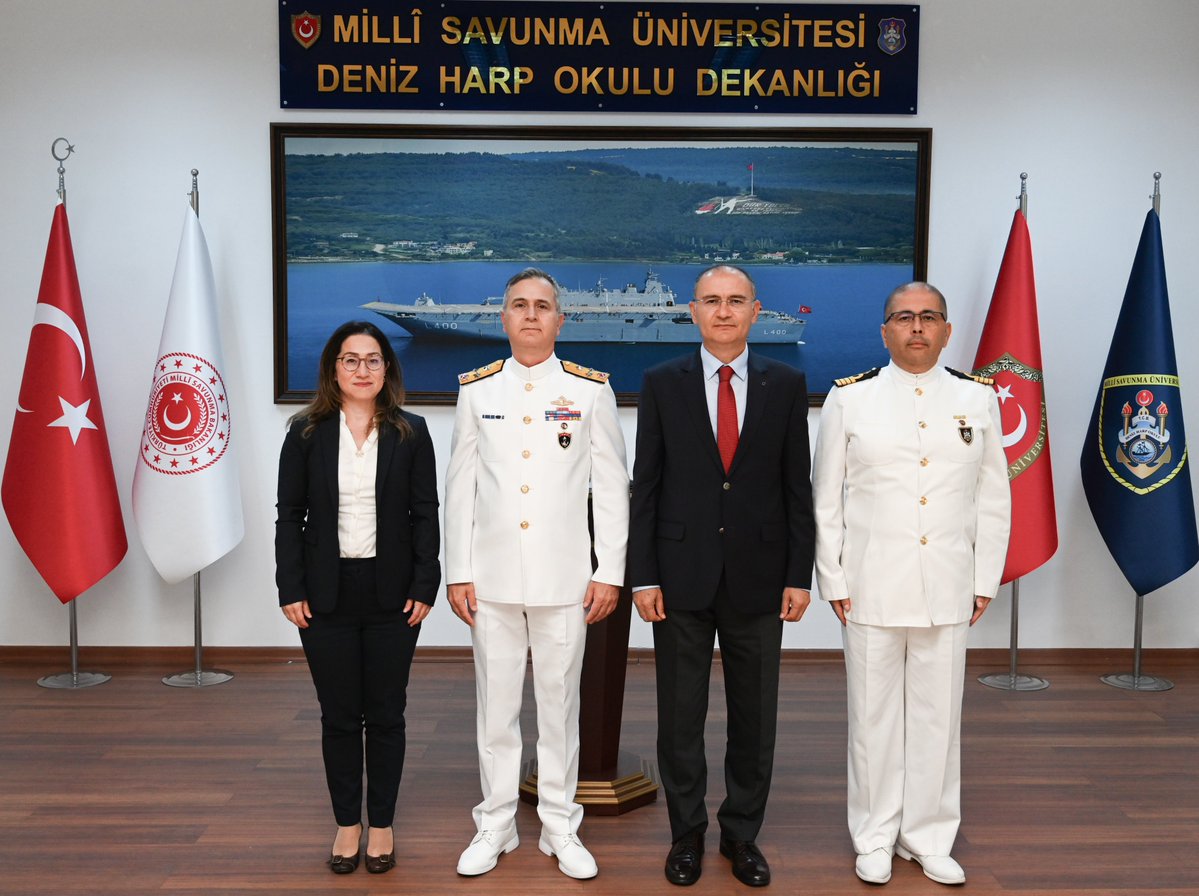 cemalettinsahn's tweet photo. Kuzey Deniz Saha Komutanı Koramiral Ramazan ÖZOĞUL, 25 Eylül 2026 tarihinde Millî Savunma Üniversitesi Deniz Harp Okulu Dekanlığını ziyaret etti. #msu #dho https://t.co/IPP432ynBV