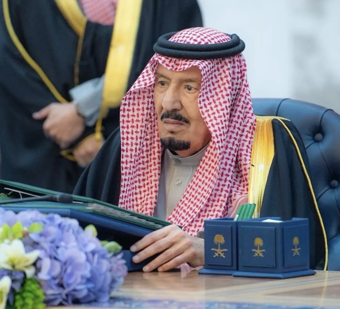 bdallh236's tweet photo. اشجع من الضرغام في حومة الوغى 
وأندى بكفه من ثقال المخايل
واوفى من اللي وسط تيماء منازله 
ولاذكر ميزانه عن الحق مايل 

محمد الأحمد السديري في الملك سلمان الله يطول بعمره https://t.co/SnorbFJ5jU