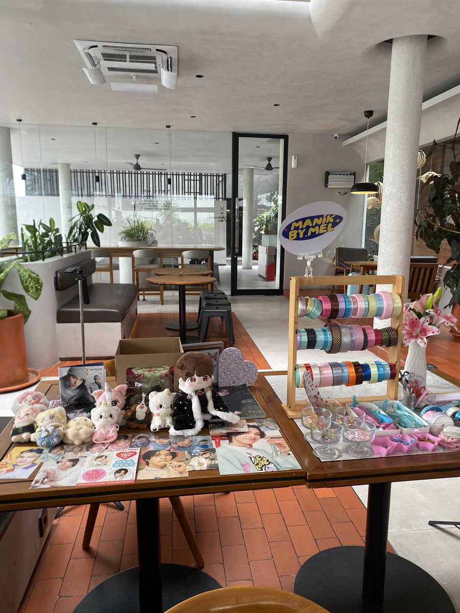 hengniproject's tweet photo. it's a wrap!!🎉yesterday, we celebrated our prince Hendery birthday with a one day crafting workshop in theme "One Daysinhaedery: We Make It For You!". together with Hengni, we made rosette ribbons supported by @manik_bymel. 

#HAPPYHENDERYDAY
#ExtraordiDERY27 https://t.co/lm8w2lWVQS