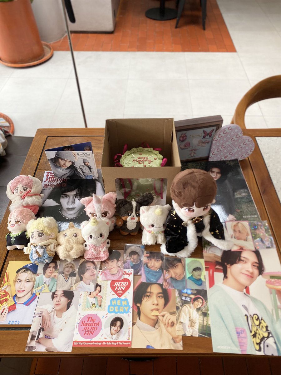 hengniproject's tweet photo. it's a wrap!!🎉yesterday, we celebrated our prince Hendery birthday with a one day crafting workshop in theme "One Daysinhaedery: We Make It For You!". together with Hengni, we made rosette ribbons supported by @manik_bymel. 

#HAPPYHENDERYDAY
#ExtraordiDERY27 https://t.co/lm8w2lWVQS