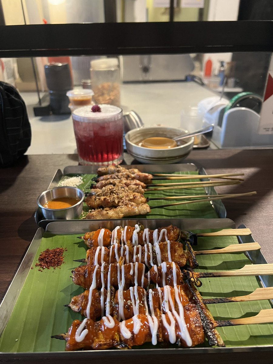 ramenow's tweet photo. Opening my #Iftarmeal with sweet #Japanesecustardpudding, followed by a main course of #grilledsatetaichan & #dakkkochi. Ending on a refreshing note with iced #butterflypeaflowertea. Truly a #moodboosting way to start #Mondayactivities!๐ฎ๐ข๐ซ๐๐ป
#kkochi #Iftar #JapaneseFood #CustardPudding #SateTaichan #IcedTea #MondayVibes #KulinerBontang #BontangCulinary #Kuliner #Culinary #Bontang