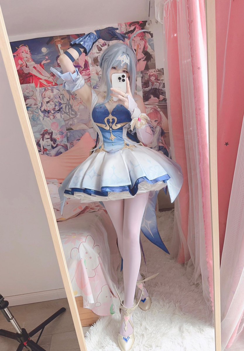 オデット(奥黛塔)のコスプレ 白ストッキングの自撮りと撮影カット
