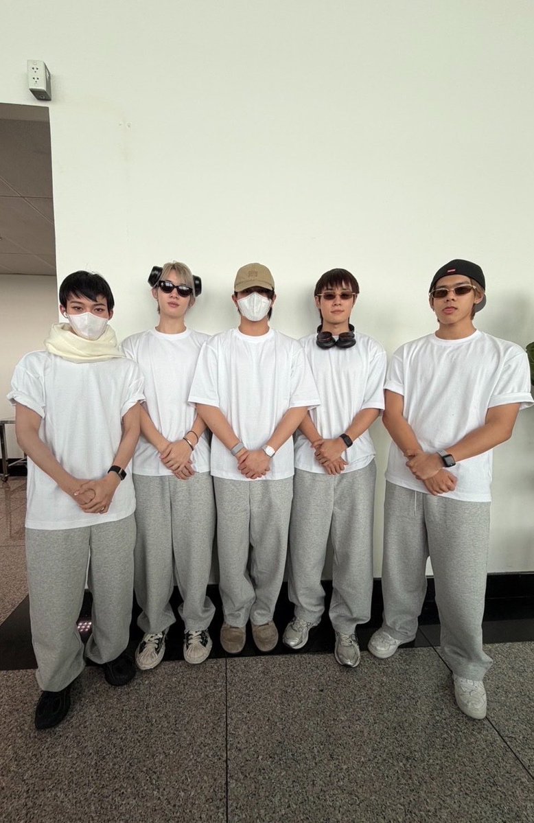 userunknowbabe's tweet photo. ขาไปอย่างเฟี้ยว ขากลับเลี้ยวเข้าวัด https://t.co/4jkWb5d9Hq