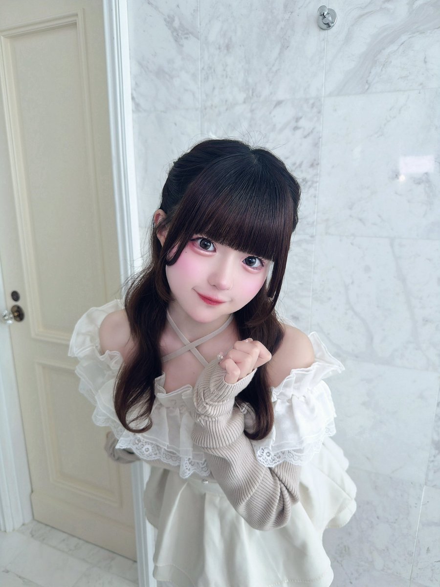 yuka_AVAM's tweet photo. この度、ミシェルマカロンさん
✧︎*。2026Autumn&amp;WinterCollection ✧︎*。
モデルを務めさせていただきました🎀

おねえさんなゆかぴが沢山載ってます♡
今年の秋冬、お揃いしよー♡

#ミシェルマカロン https://t.co/y0AGBN0N93