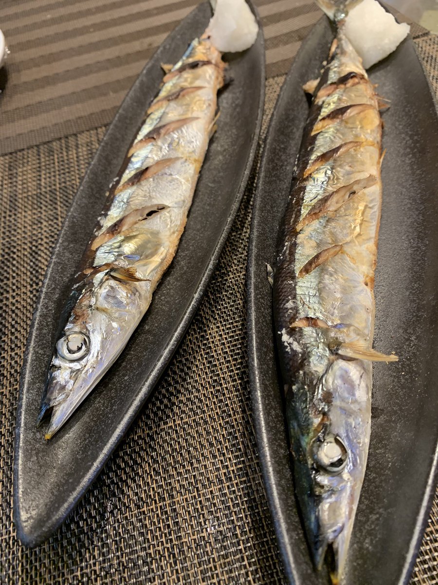 skanayaneko's tweet photo. 秋刀魚の塩焼き完成‼️魚やでも2週間ぶり、秋感じるのは私だけかな❓🤣 https://t.co/LU4wjiI33J