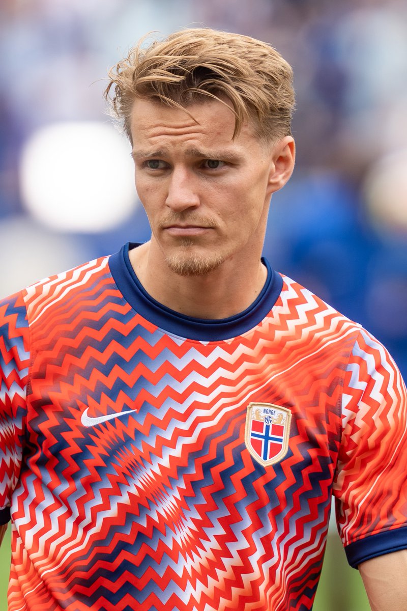 5OUFAINE's tweet photo. 🚨 إصابة مارتن أوديغارد: كابتن أرسنال والنرويج خرج يعرج من ملعب أوليفال بعد تدخل متأخر وقاسٍ من برناردو سيلفا في خسارة النرويج 1-2 أمام البرتغال بدوري الأمم الأوروبية. أوديغارد: «تلقيت ضربة قوية في الكاحل.. آمل ألا تكون خطيرة». #أوديغارد #دوري_الأمم_الأوروبية https://t.co/FwZHHvX3L8
