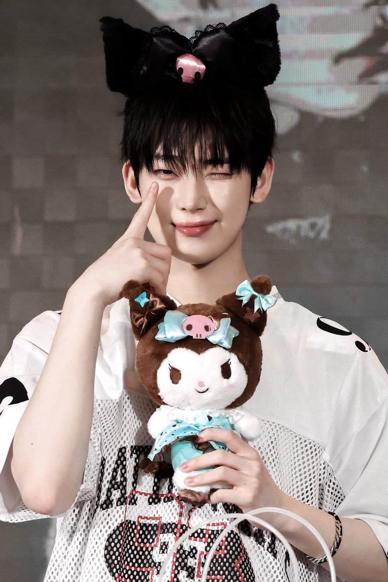 pikm1n's tweet photo. Sunoo ♡ Sanrio 🧁🎀 https://t.co/0iUYLD9Gpp