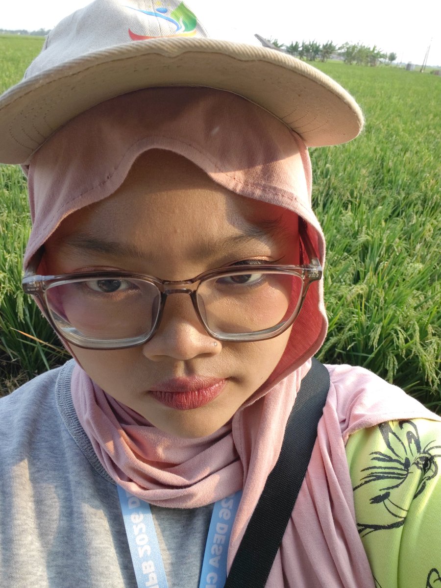 Camemii_'s tweet photo. Aku, selfie dan pink 😋🩷 https://t.co/Ab7FhBZUXR
