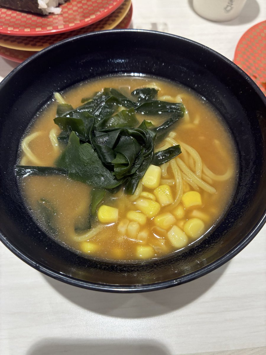 porkloin29's tweet photo. 誰にだって、味噌ラーメンと岩下の新生姜を食べずにはいられない夜がある。

今夜は、そんな夜だ。

濃厚味噌ラーメン190円
岩下の新生姜いなり130円
#魚べい https://t.co/nVqasGftdd