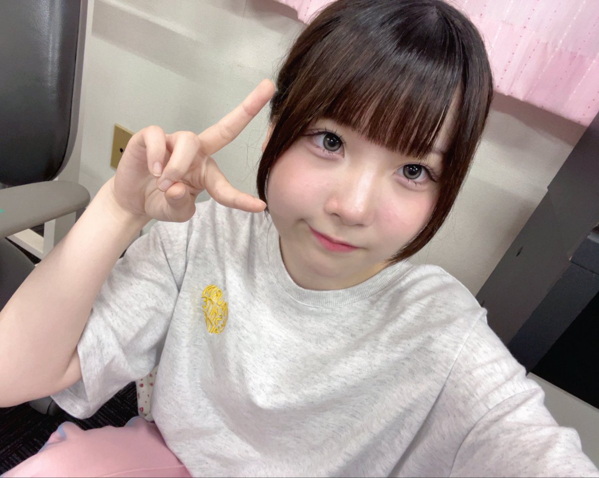 stelLab2026's tweet photo. ねねだよー！！！

ステラボのレッスンだった！！プールサイドのイントロのダンスをみさきさんに教えて貰って習得したからプールサイドしたい〜🎶💭
あとウェイウェイの細かいところも教えてもらった🙂‍↕️✨

いつもとメイクもカラコンもまつ毛も触覚も違う！！！！！
いつもと今日どっちが好き〜？ https://t.co/RVvixrMz83