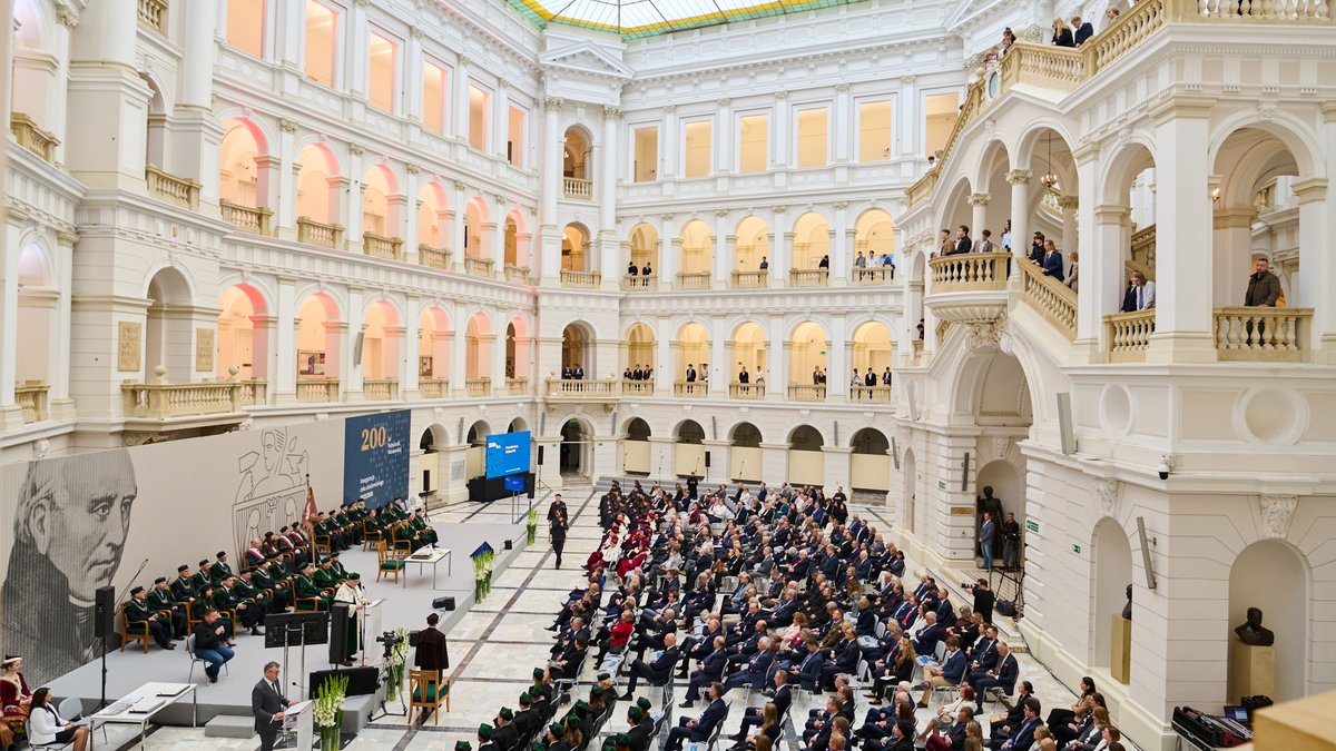 WUT_edu's tweet photo. 📅⚠️ Inauguration of the 2026/2027 academic year will begin at 10:00 a.m. on 1 October in the WUT Main Building. ℹ️ Check the full programme of the inauguration. 👉 https://t.co/3ahzk6p9p3 https://t.co/YymJszVkad