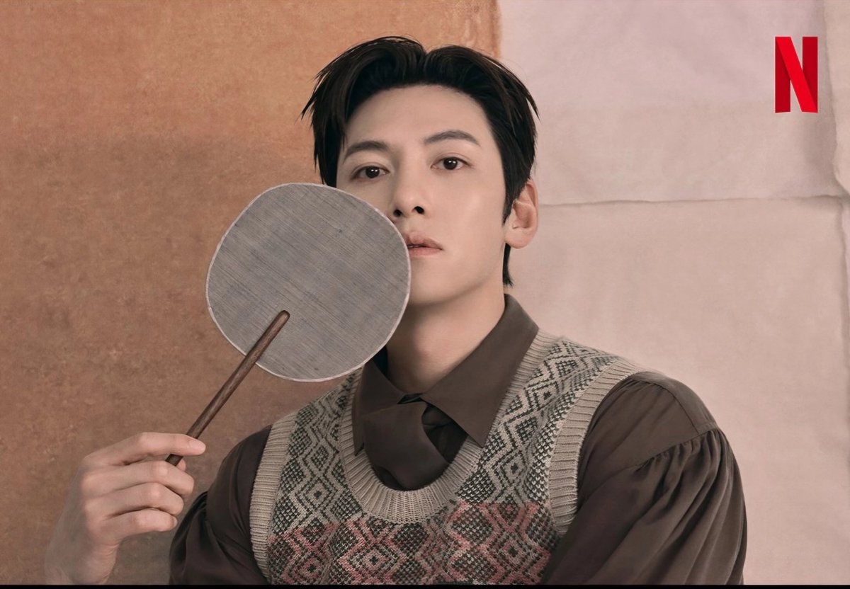 jcwarchive's tweet photo. — director Jung Jiwoo explained why he didn’t allow ji chang wook to watch the monitor during filming: 

“when actor ji chang wook watches the monitor, he understands extremely well the various elements that the environment on set calls for. he calculates things from a directing perspective and I noticed this from the very beginning of filming. he would notice things such as ‘It might be better to slow down the pace of the walk here’ ‘It would be better to turn my head here’ or ‘the sound will be picked up better this way.’

ji chang wook is also an exceptionally talented director in his own way. I didn’t want him to worry about things that he didn’t need to worry about, so that was why I stopped him from watching the monitor.”
