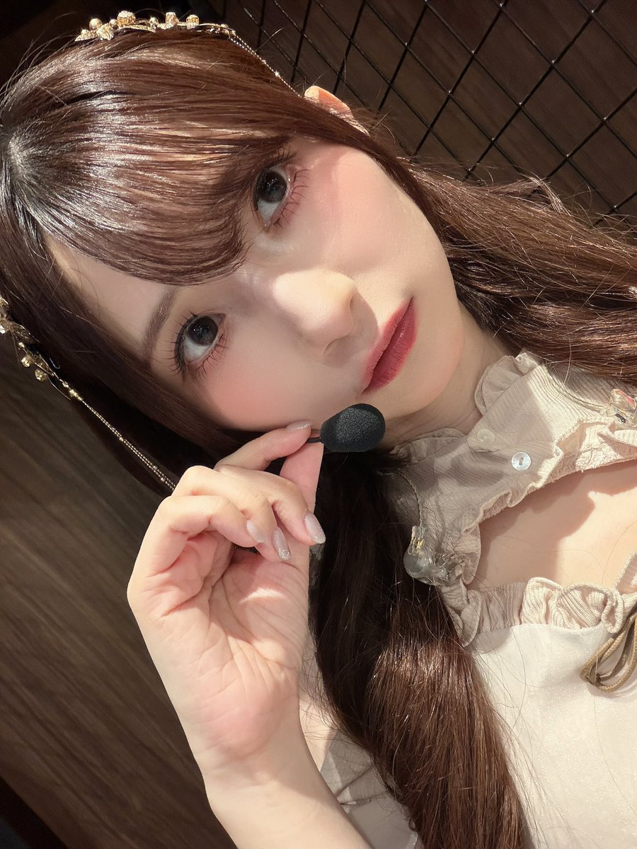 _kuroki_honoka's tweet photo. #シャニマスソロライブMSP_day1

甘奈と前髪の分け目、合わせました！（インカメ写真で反転してるけど）
少し長めに伸ばしてます⛄️👓🎧🏙️✨

#シャニマスソロライブMSP_day2 https://t.co/jUBGVCerx2