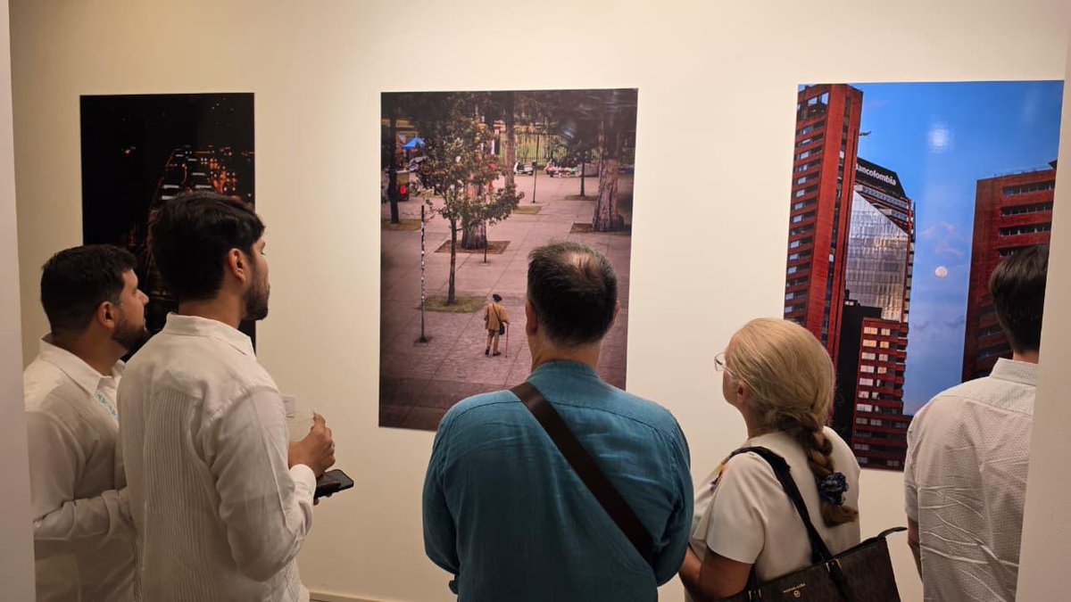 IndiaEmbCol's tweet photo. 📸 We inaugurated “Cuentos Urbanos” at the Embassy of Colombia in New Delhi, a selection of photographs by Colombian artist John Franklin Castro. The exhibition offers a look at Colombia’s urban life, everyday scenes and changing cities, beyond its more traditional landscapes🇨🇴✨ https://t.co/MffBDeMym4