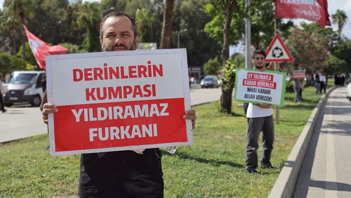 liderhoca_1's tweet photo. ADALET NÖBETİ DEVAM EDİYOR

26 Eylül sokak işkencesiyle gözaltına alınan Furkan Gönüllüleri için Adana Adliyesi önünde adalet bekleyişi devam ediyor.

AdaletIstemek SuçDeğil
#AdanaAdliyeOnüBekleyiş
Kardeşlerimizi SerbestBırakın https://t.co/mRqQGgdyTg