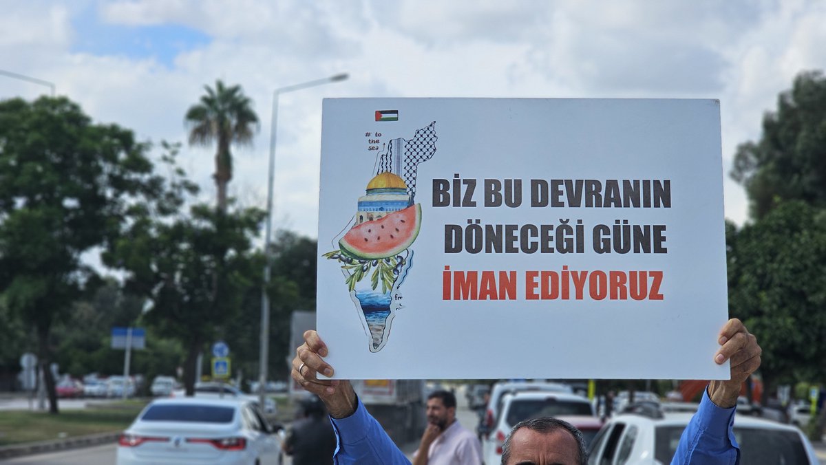 liderhoca_1's tweet photo. ADALET NÖBETİ DEVAM EDİYOR

26 Eylül sokak işkencesiyle gözaltına alınan Furkan Gönüllüleri için Adana Adliyesi önünde adalet bekleyişi devam ediyor.

AdaletIstemek SuçDeğil
#AdanaAdliyeOnüBekleyiş
Kardeşlerimizi SerbestBırakın https://t.co/mRqQGgdyTg