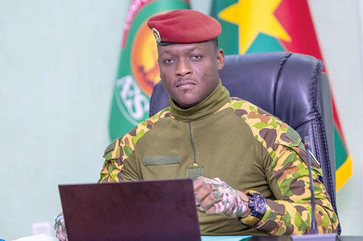 malkoomx00's tweet photo. 🇧🇫
 Le président Ibrahim Traoré a annoncé l'intention du Burkina Faso d'adopter une nouvelle Constitution et d'établir son propre système politique adapté à sa phase révolutionnaire actuelle. 

⤵️ https://t.co/MsvB3ifQKu