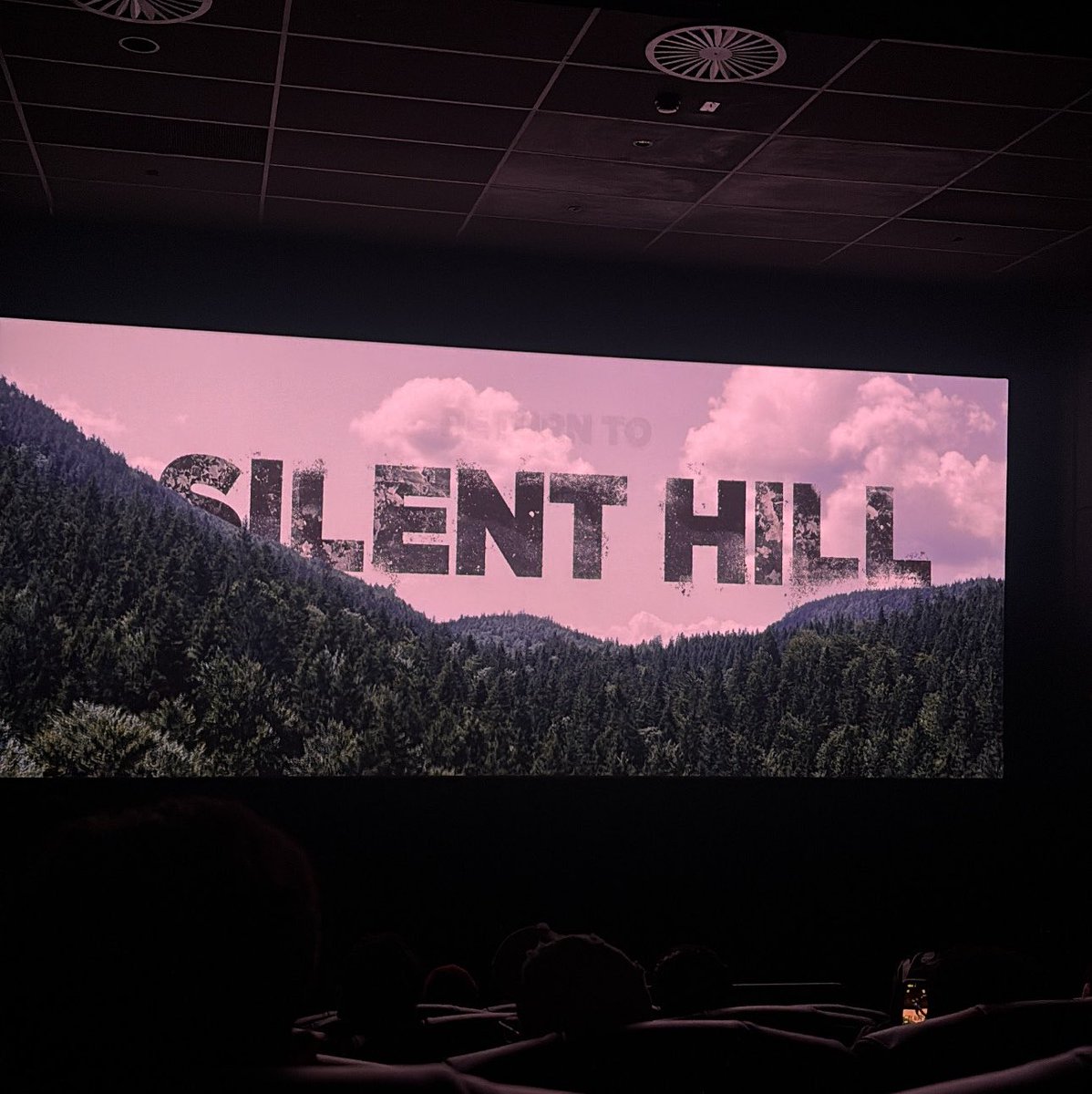 81cg_'s tweet photo. SILENT HILL https://t.co/TIJc05Tyac
