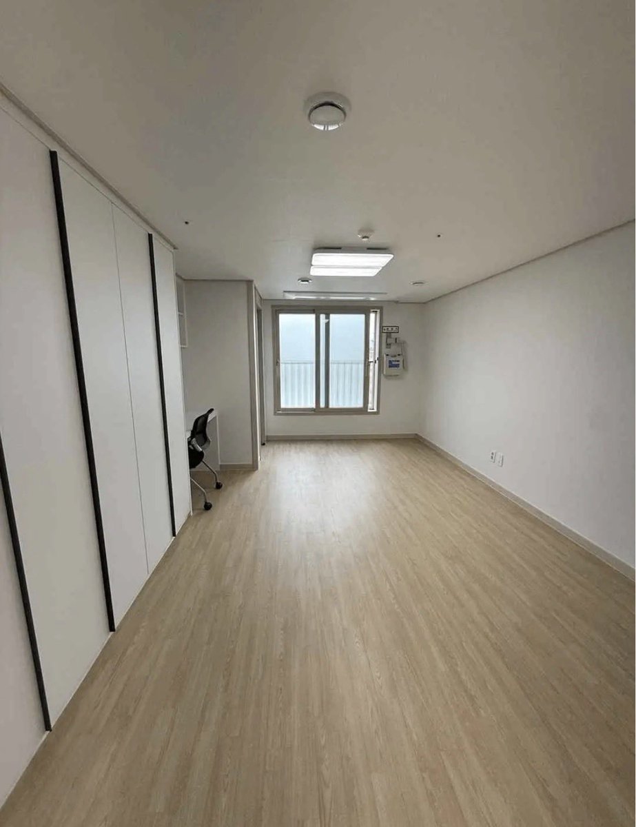 whereismylover1's tweet photo. #광고

얘들아... 공익트...🏠
청년 매입임대주택 공고 떴어..!

다들 공고 어디서 보냐고 많이들 묻는데
나는 집지켜 앱으로 확인하고 있어.

 [서울지역본부]

26년 3차 청년 매입임대주택 예비입주자 모집
✔ 공급 420호
✔ 서울 24개 자치구
✔ 만 19~39세 무주택 미혼 청년
✔ 신청 기간 9/28(월) ~ 9/30(수)

공고는 계속 뜨는데
어디서 봐야 하는지
내가 지원 가능한지
신청 기간은 언제인지

매번 찾기 귀찮잖아...?

솔직히
이 앱으로 보는게 훨씬 편하더라

공고도 모아주고,
조건도 확인하기 쉽고,
신청일 알림도 받을 수 있어.
청약은 진짜 정보 싸움인데

놓치면 너무 아깝잖아...

청년매입임대나 
행복주택 관심 있는 사람들은
어플 꼭 다운로드 받아둬! 

https://t.co/K2k8rltQ0L