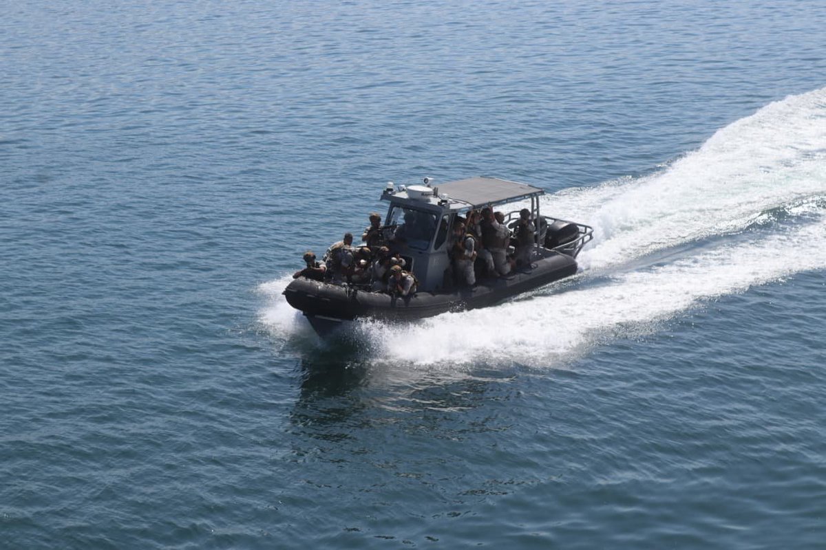 MissionDefLiban's tweet photo. Dans le cadre de la coopération, la France 🇨🇵 appuie les Forces Maritimes Libanaises  🇱🇧 en formant les unités d’intervention à l’investigation et au contrôle de bâtiments. 
#MEAE #DCSD #Marine #CECMED #ALFAN https://t.co/jbgYY7dNQ4