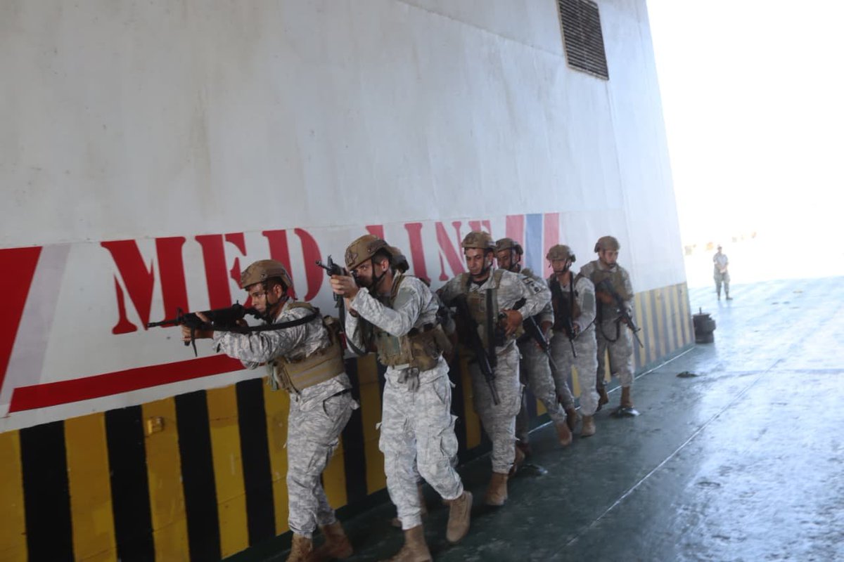 MissionDefLiban's tweet photo. Dans le cadre de la coopération, la France 🇨🇵 appuie les Forces Maritimes Libanaises  🇱🇧 en formant les unités d’intervention à l’investigation et au contrôle de bâtiments. 
#MEAE #DCSD #Marine #CECMED #ALFAN https://t.co/jbgYY7dNQ4