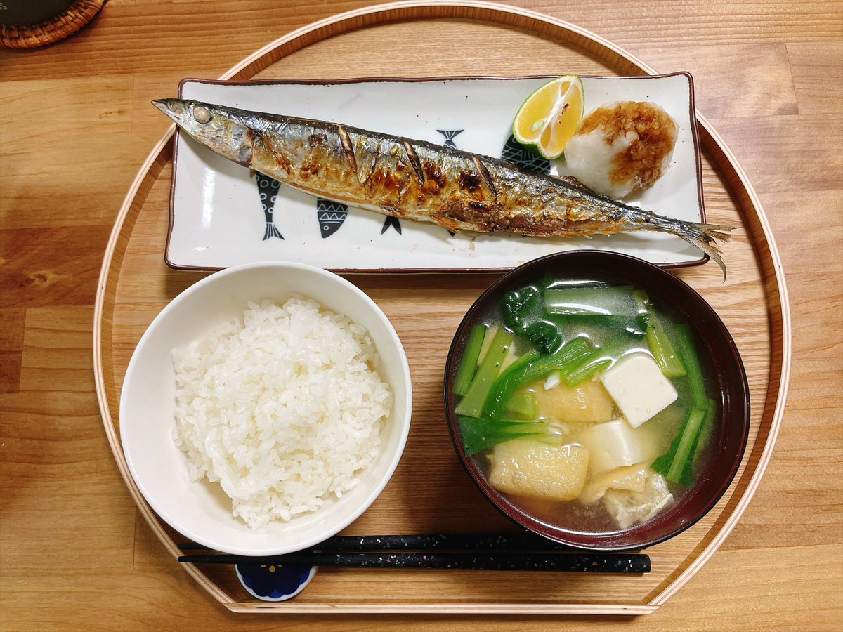 Livlymsy's tweet photo. 今年初サンマ、美味すぎる https://t.co/Bi8RIfDzoo