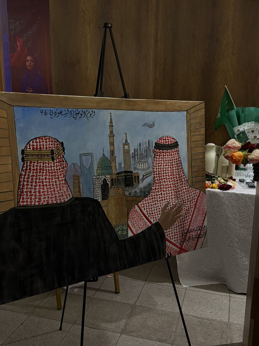 TALA3183's tweet photo. أجواء اليوم الوطني في الجامعة💚🇸🇦

#اليوم_الوطني_السعودي_٩٦ https://t.co/PX7gFwkQMZ