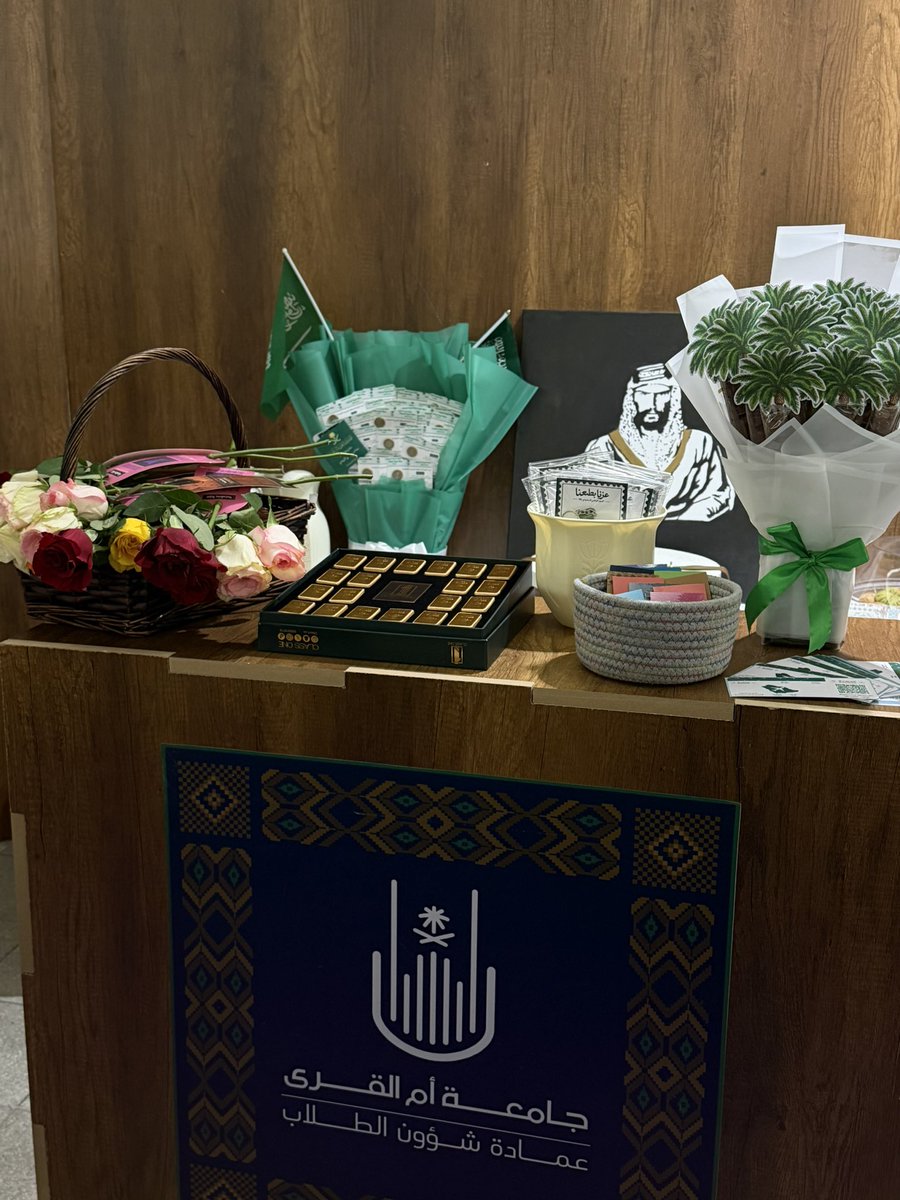 TALA3183's tweet photo. أجواء اليوم الوطني في الجامعة💚🇸🇦

#اليوم_الوطني_السعودي_٩٦ https://t.co/PX7gFwkQMZ