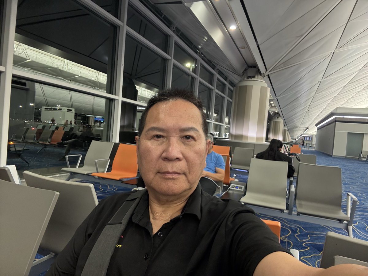 gary7302's tweet photo. 坐飛機最難控制過午不食IMF186

從香港機場到班家羅爾機場，已經是深夜了，有一頓晚餐。用GLPer輔助過午不食，很容易就維持了14天，減重4公斤。由於超重所以開頭降得比較快，但要達到減重15公斤，需要半年，看看一年後可否減20公斤

難常年堅持過午不食的問題，出在生活的波動，時差、壓力、奔波、情緒起伏、突然很累。用GLPer維持飽足感，可以壓住這種波動。國際上流行168，糖尿病協會也大力推廣，一個月降血糖就有效。但要再降血壓血脂，就需要長時間的執行下去。186比168更合理有效，6小時內吃早餐午餐，中間不吃任何東西，其他的18小時也完全不吃不喝，只喝白開水