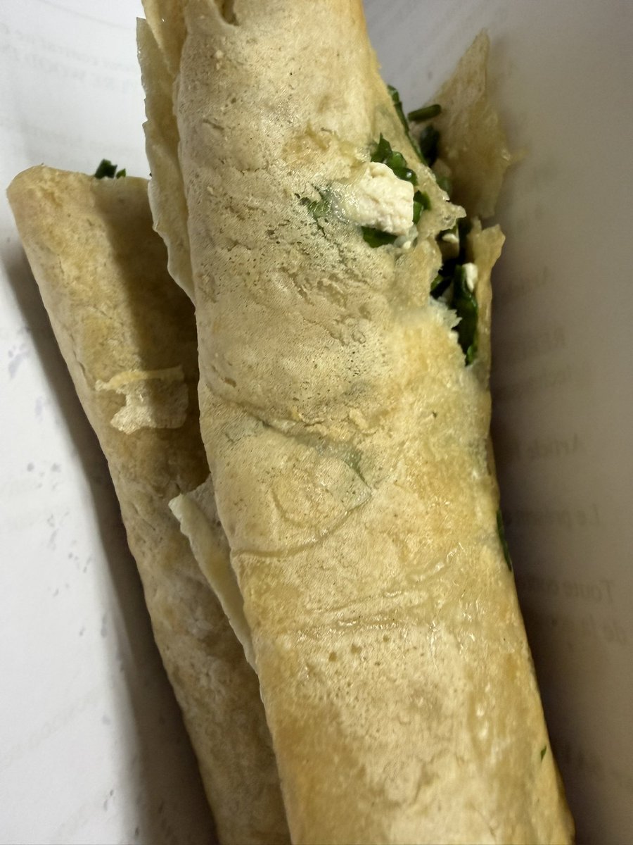 klin11843's tweet photo. 老子今天中午就吃的这个 煎饼卷韭菜炒豆腐，我杀了这个厨师 https://t.co/VqSsUJBdGv