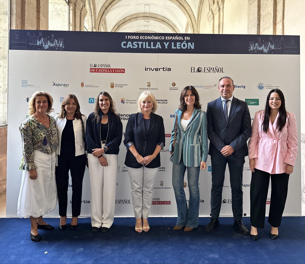 LeticiaGarciaZa's tweet photo. 📊 En el I Foro Económico Español en Castilla y León.

Un espacio para poner en valor lo que esta tierra ya es: récord de empleo y exportaciones, industria puntera y talento que crece 🟦

📈Castilla y León mira al futuro con ambición. Enhorabuena a El Español por esta iniciativa https://t.co/w4ZtRmGxqT
