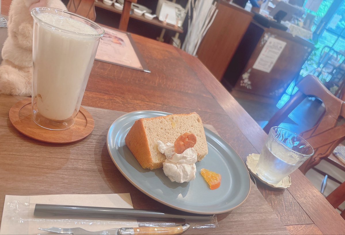 withclover428's tweet photo. らんらんるー♡
今日は友達の店で定期お茶会☕️
オレンジピールとマロンのシフォンケーキ
大阪の岬に来た時はぜひぜひ♡
#NAGOMIFOOD https://t.co/vsYHbrfAdf