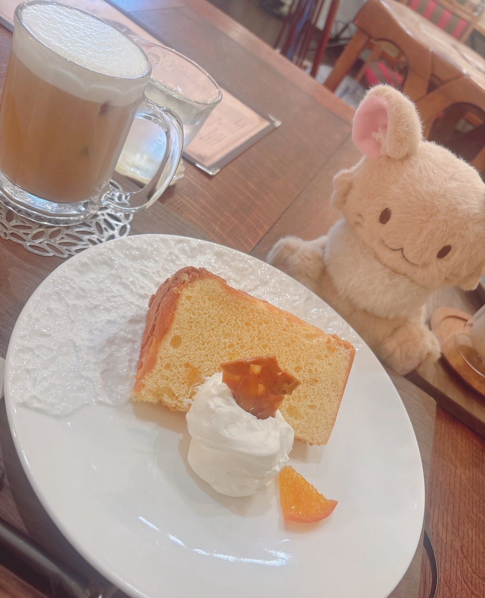 withclover428's tweet photo. らんらんるー♡
今日は友達の店で定期お茶会☕️
オレンジピールとマロンのシフォンケーキ
大阪の岬に来た時はぜひぜひ♡
#NAGOMIFOOD https://t.co/vsYHbrfAdf