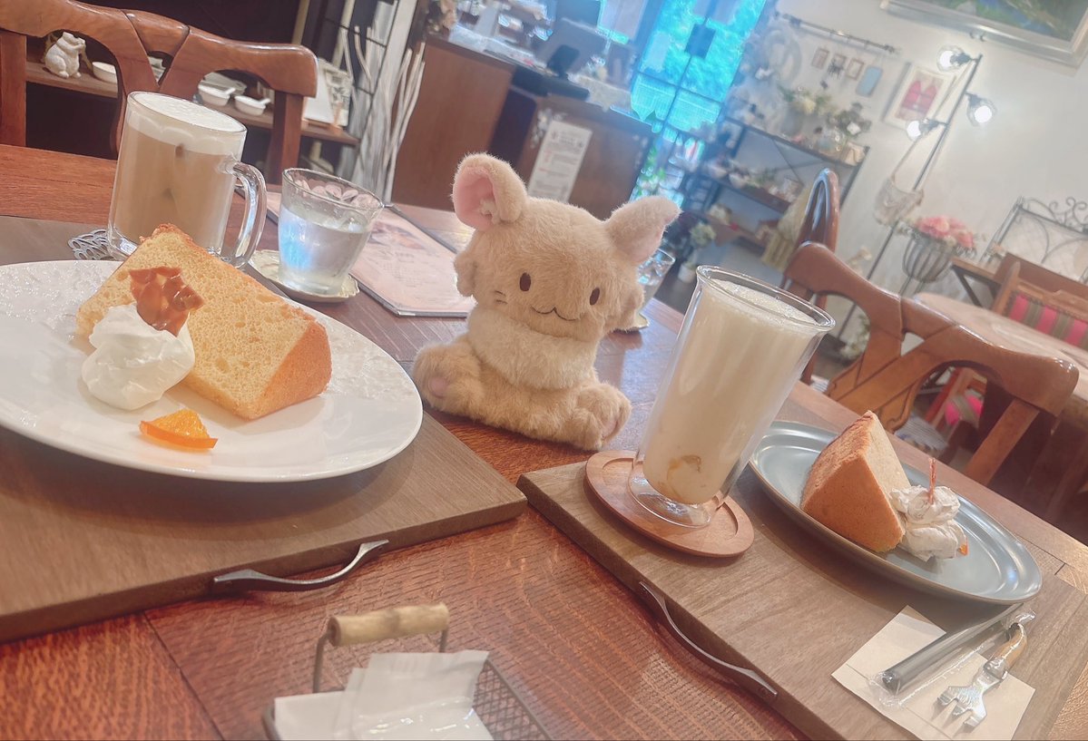 withclover428's tweet photo. らんらんるー♡
今日は友達の店で定期お茶会☕️
オレンジピールとマロンのシフォンケーキ
大阪の岬に来た時はぜひぜひ♡
#NAGOMIFOOD https://t.co/vsYHbrfAdf