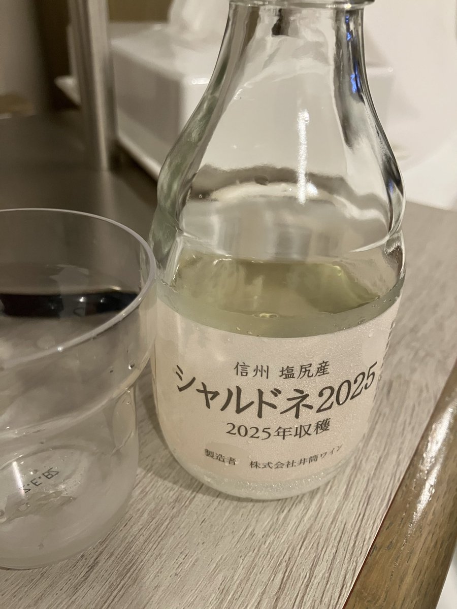 Ri_ko_0217's tweet photo. お酒控えめとかいいながら、ホテルの部屋でちょっとだけ。美味しい☺️ https://t.co/3pOMZ35q7X